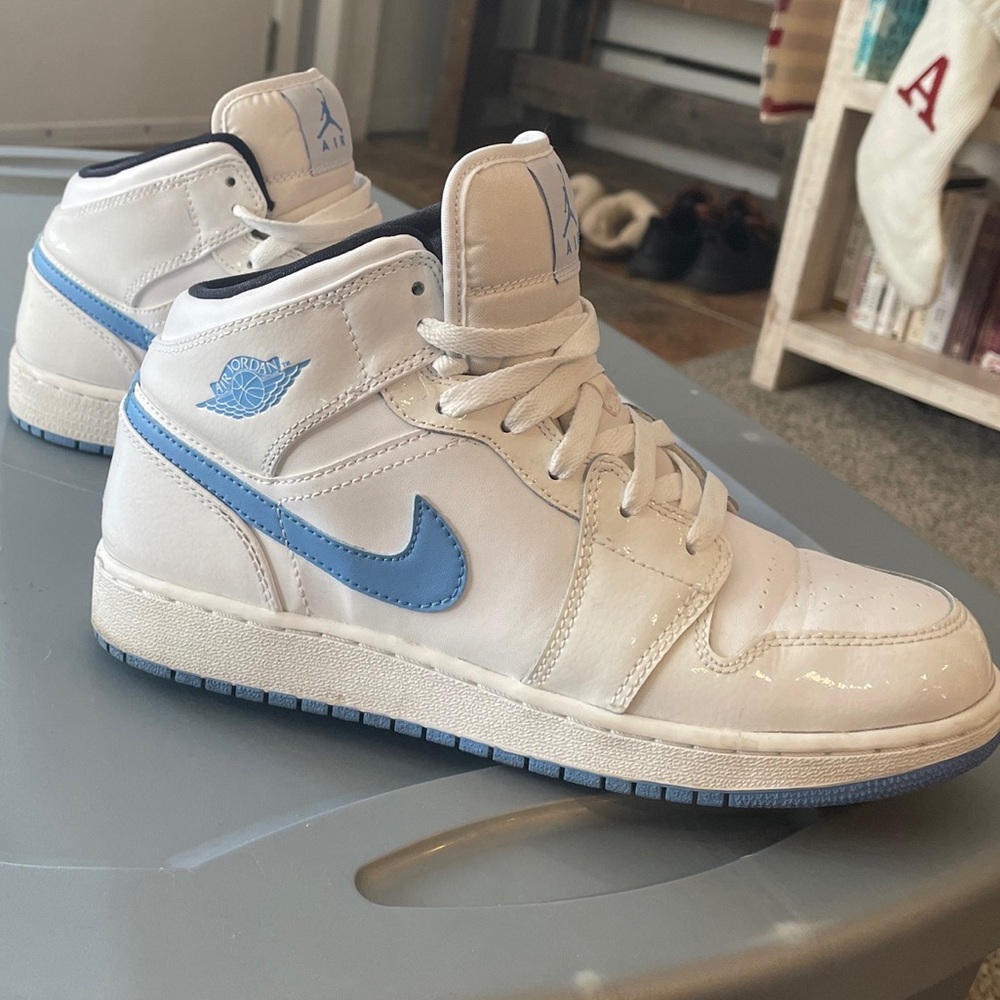 Size 7Y - Jordan 1 Retro High North Carolina Blues